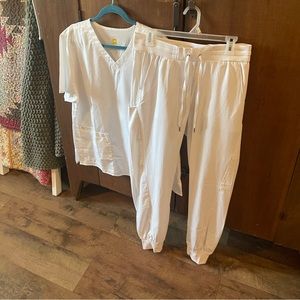 Women’s scrub set large top with medium jogger bottoms